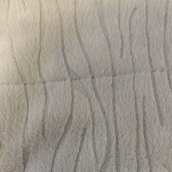 Travel size Minky Couture Lush blanket - Picture 4 of 4